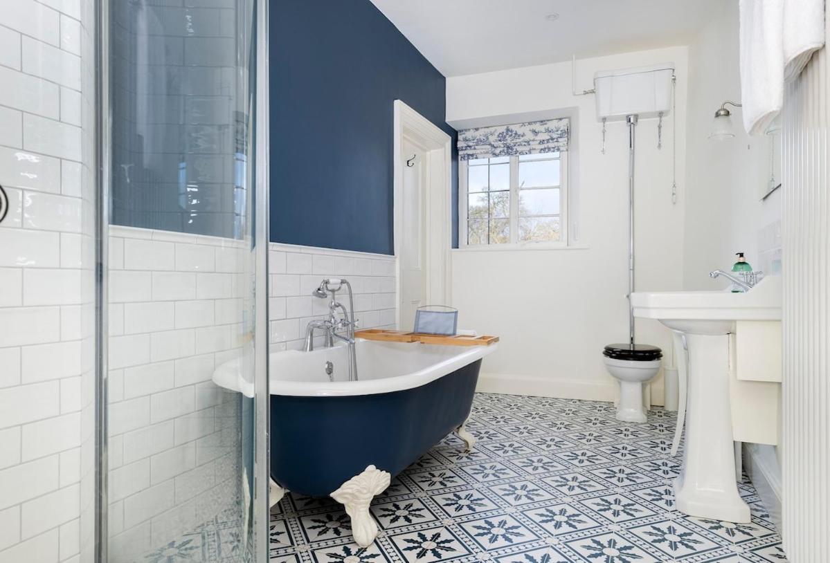 Beautiful Cotswold Farmhouse With Hot Tub Manchester Ngoại thất bức ảnh