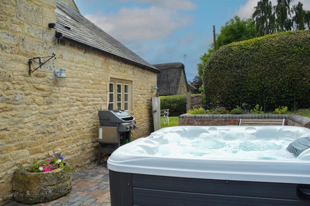 Beautiful Cotswold Farmhouse With Hot Tub Manchester Ngoại thất bức ảnh