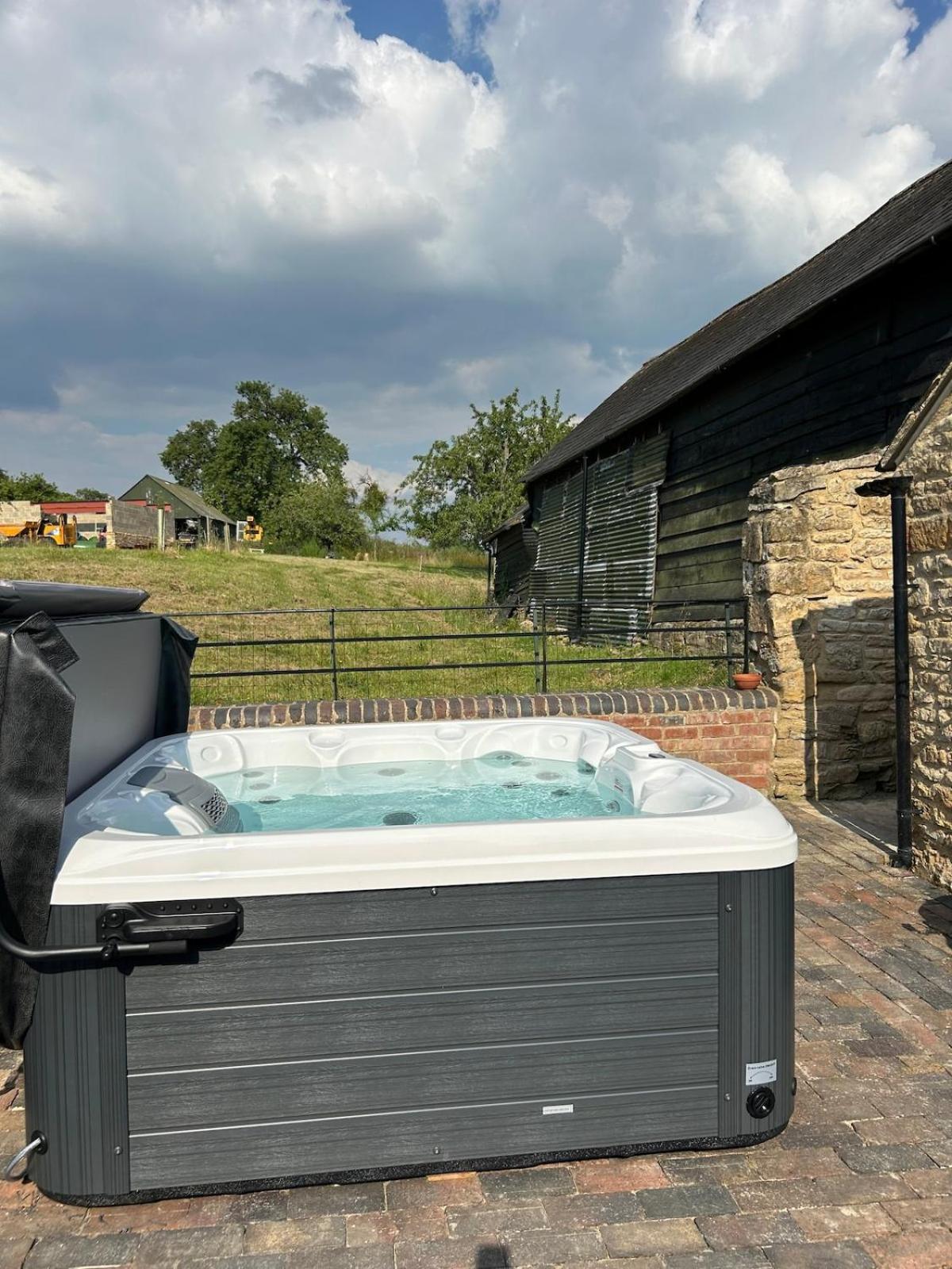 Beautiful Cotswold Farmhouse With Hot Tub Manchester Ngoại thất bức ảnh
